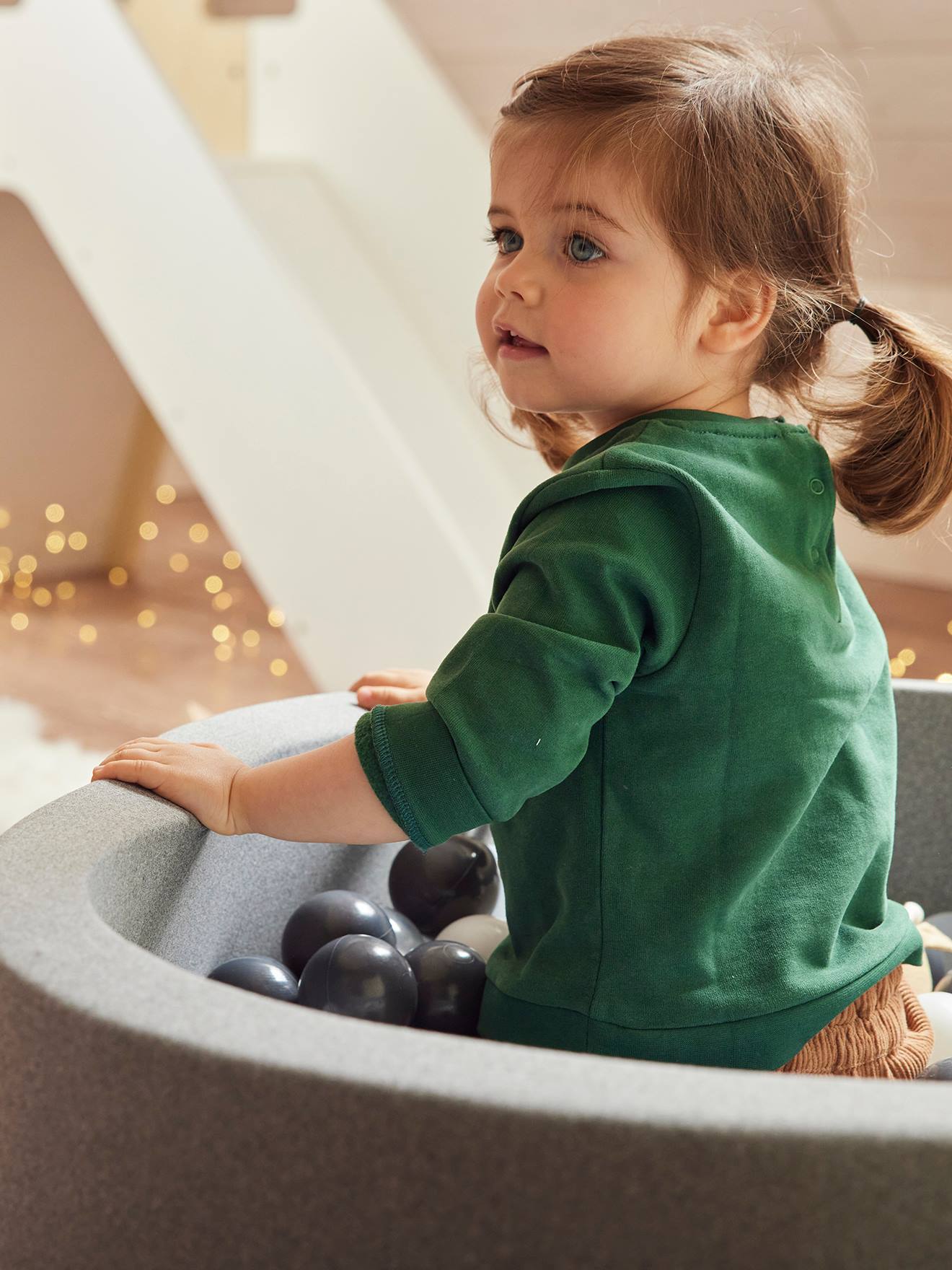 Bällebad mit 200 Bällen Bällebad mit 200 Bällen