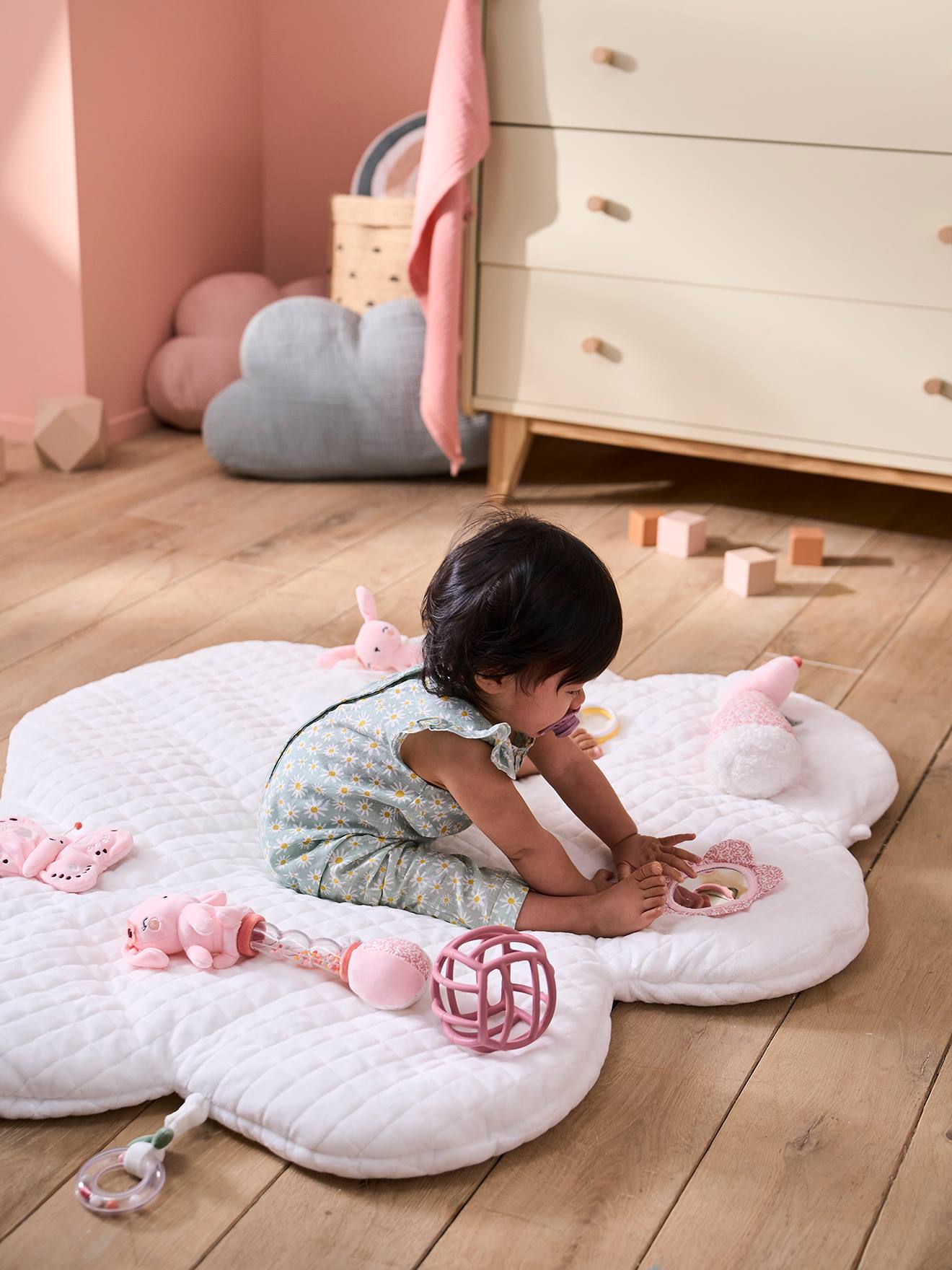 Baby Activity-Decke in Wolkenform ROSA WELT Baby Activity-Decke in Wolkenform ROSA WELT