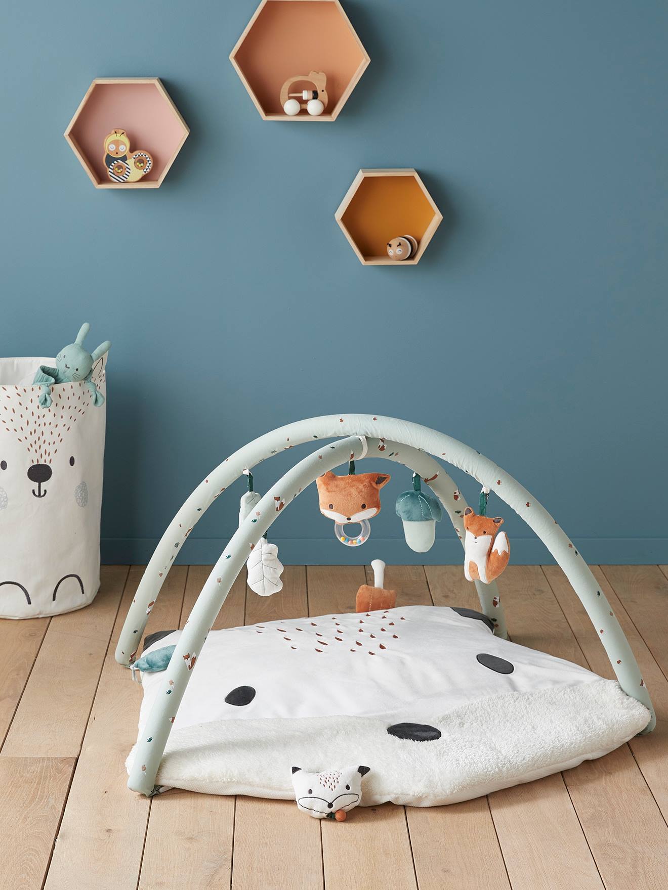 Baby Activity-Decke mit Spielbogen