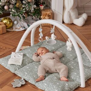 Activity-Decke mit Spielbögen salbei