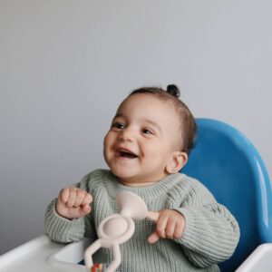 Greifling Baby HexaPop MUSHIE Saugnapf sandfarben