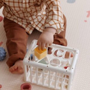 Formenbox mit elastischen Bändern für Babys