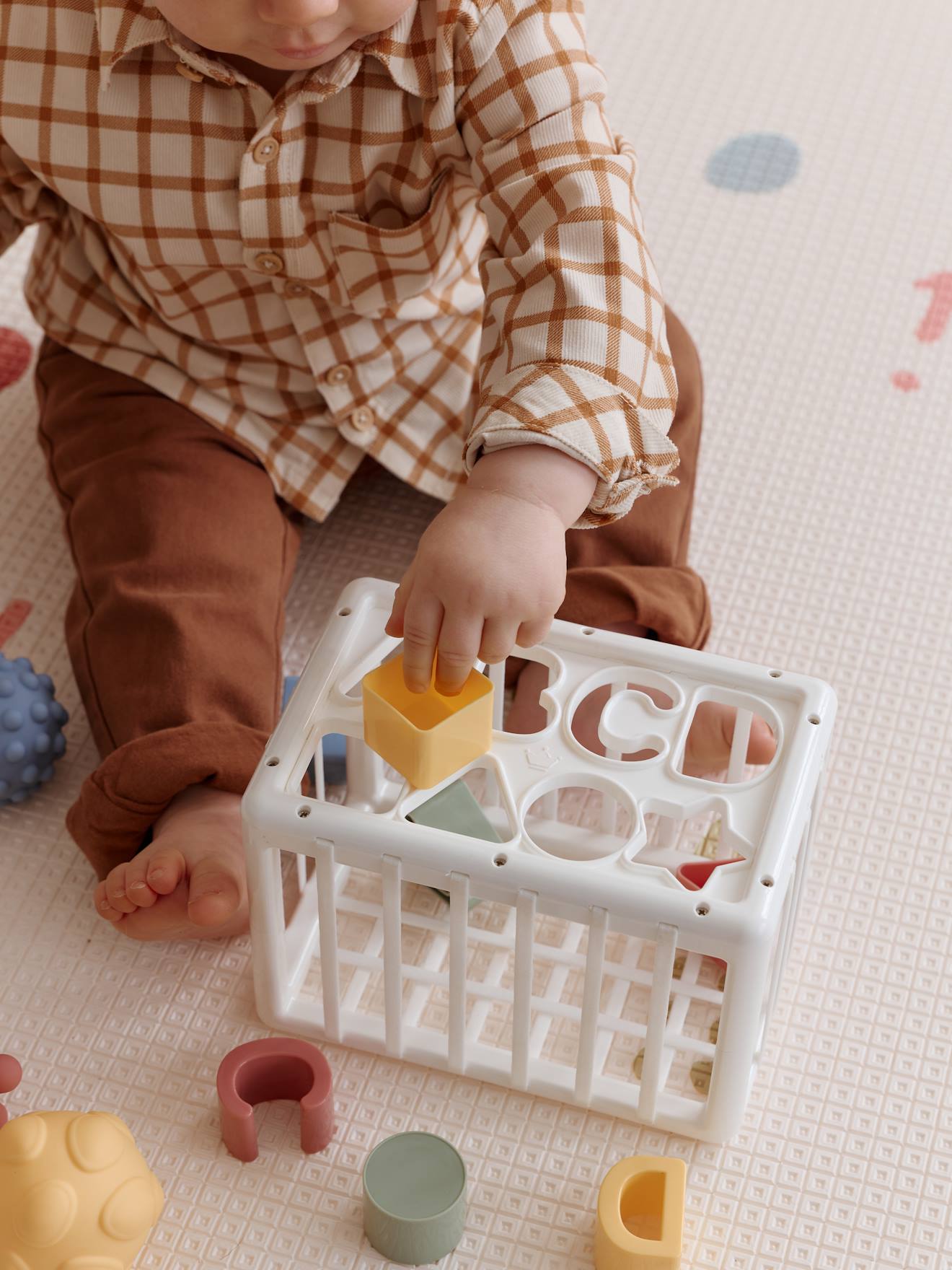 Formenbox mit elastischen Bändern für Babys