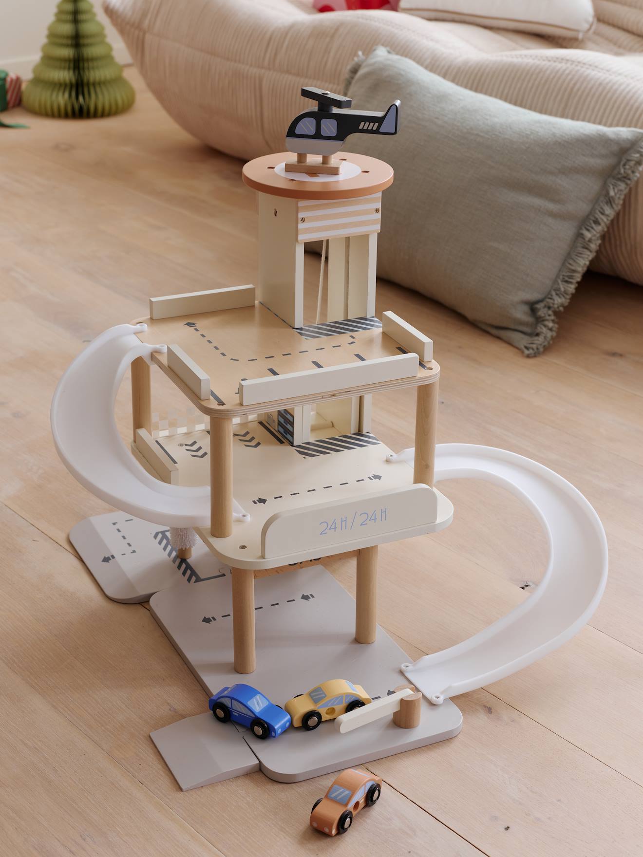 Parkgarage mit 3 Ebenen und Aufzug aus Holz FSC® für Kinder