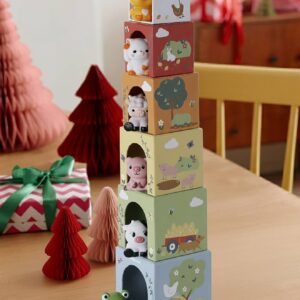 Turm aus Würfeln mit Fingerpuppen