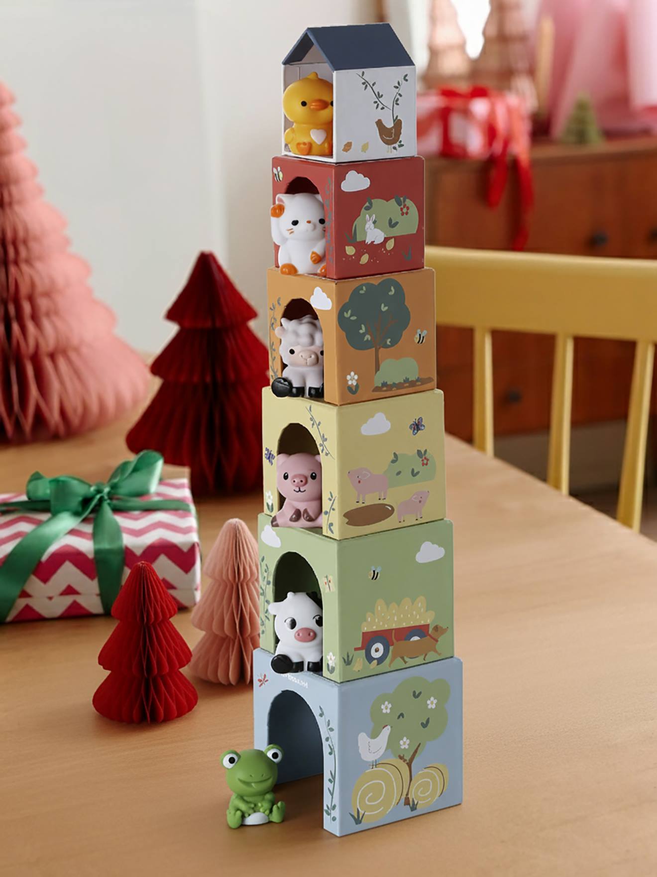 Turm aus Würfeln mit Fingerpuppen