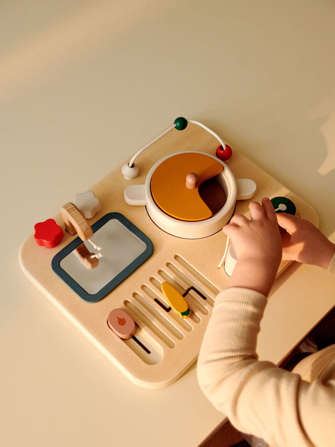 Aktivitätsbrett für kleine Köche Magnus LIEWOOD