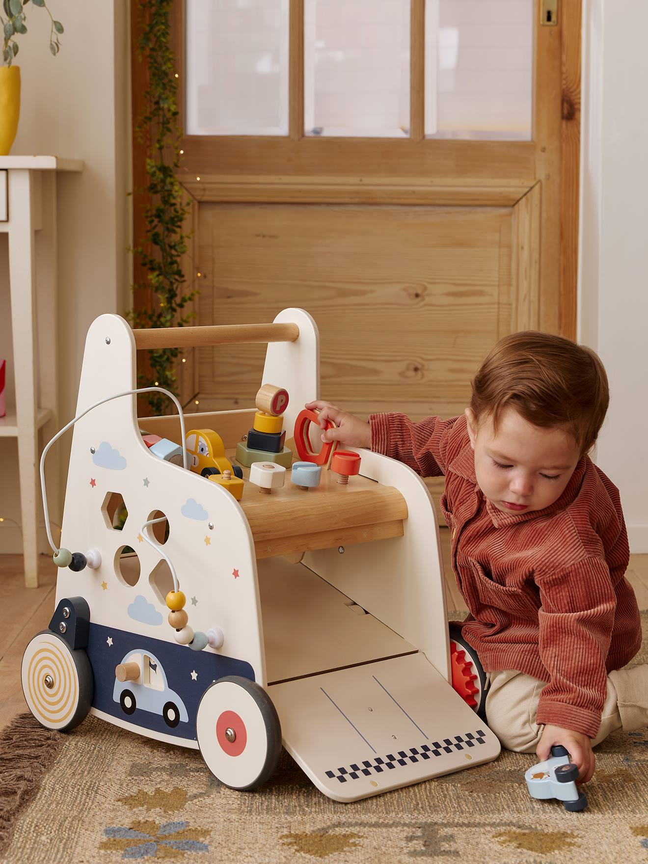 Activity-Lauflernwagen mit Werkbank und Autos