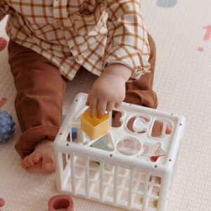 Formenbox mit elastischen Bändern für Babys Formenbox mit elastischen Bändern für Babys