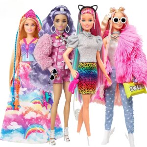 Original Barbie Extra Doll Jeansjacke mit rosa Aufdruck, mehrlagige Kleidung, Spielzeug für Mädchen mit Haustier-Welpen-Bjd-Puppen, Modeaccessoires Original Barbie Extra Doll Jeansjacke mit rosa Aufdruck